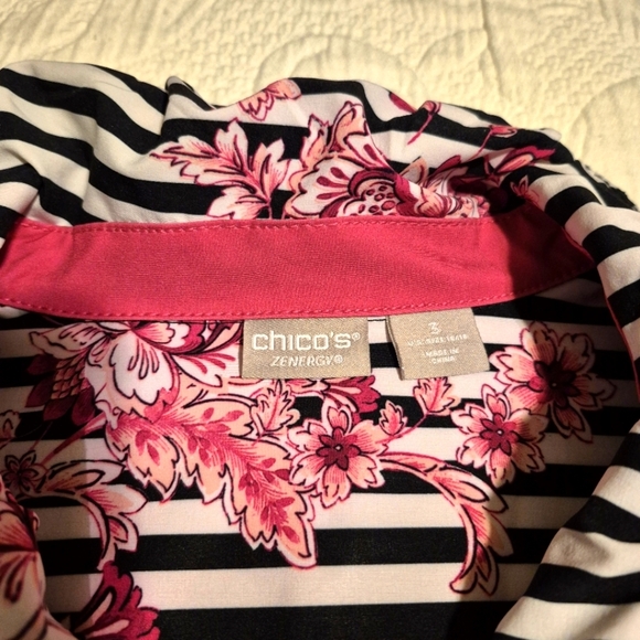 Chico's Zenergy women's size 3 or XL black & white stripe & flowers jacket VGUC - Picture 4 of 7